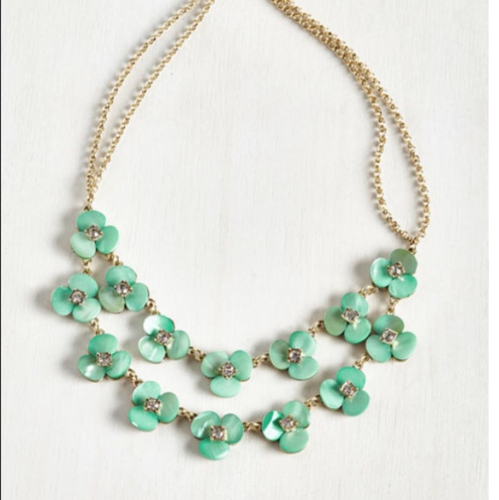 NWT! ModCloth Layered Floral Necklace